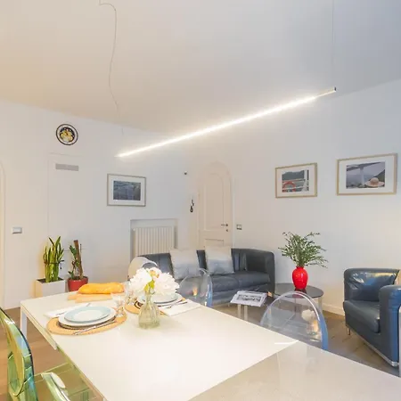 Residenza Art Design In By Rent Apartman