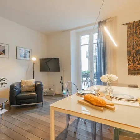 Residenza Art Design In By Rent Apartman